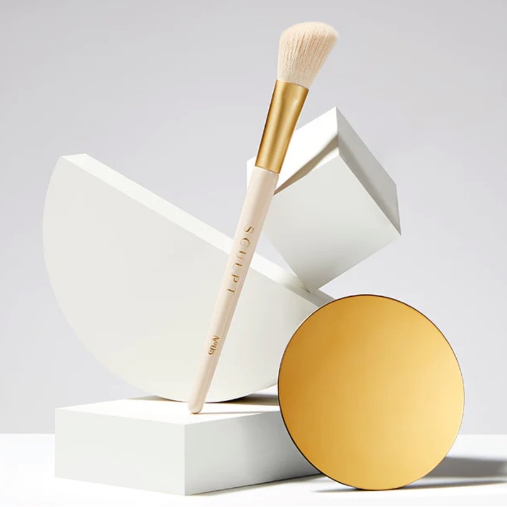 Sculpt Ash Khloe x Spectrum No 5 brush